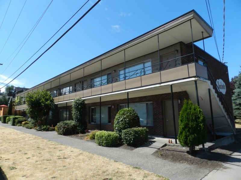 Building Photo - 4857 Fauntleroy Way SW