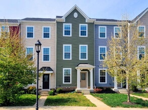 Building Photo - Spacious 3-Level TH in Mintbrook