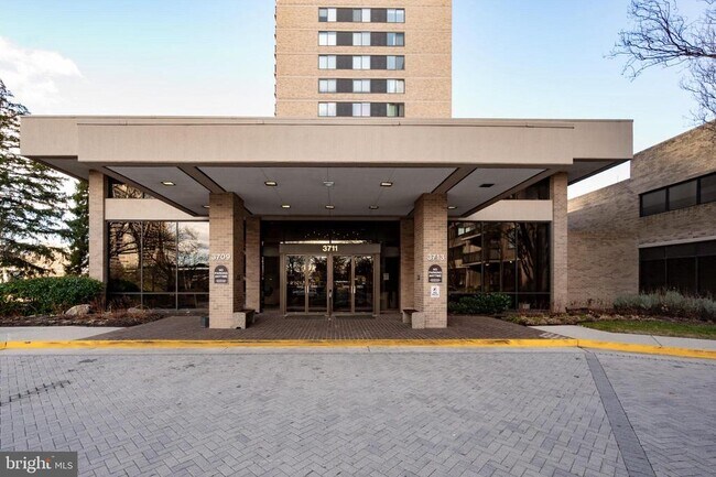 Building Photo - 3709 S George Mason Dr