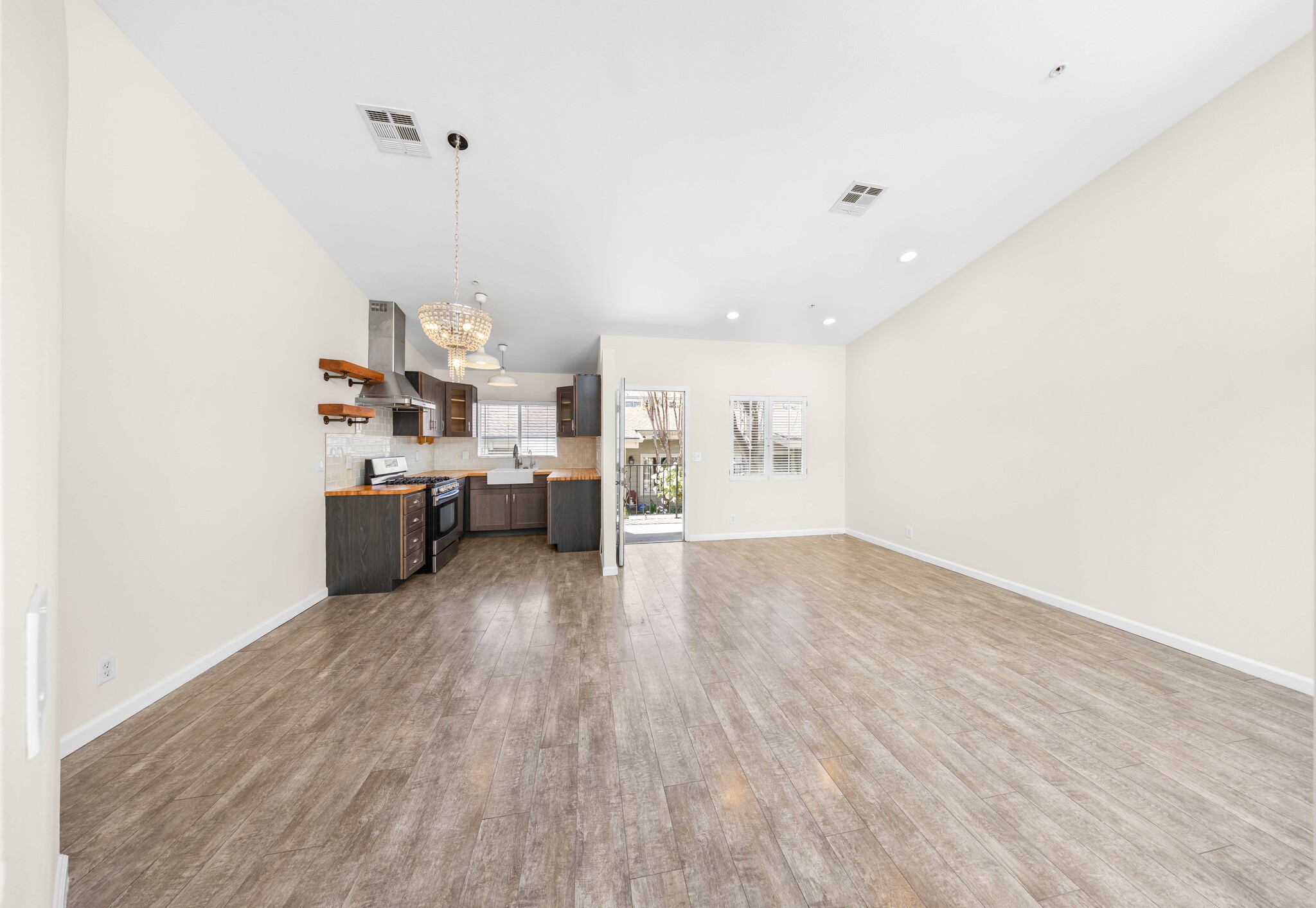 Building Photo - 11377 Osborne Pl