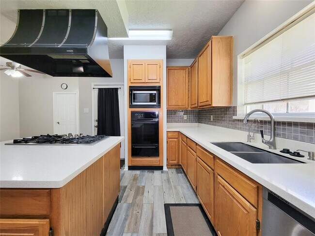 Building Photo - 8502 Canyon Pine Dr