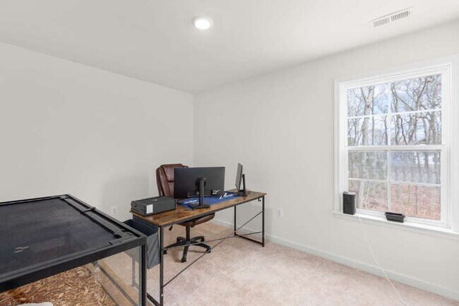 Building Photo - Charming 4-Bed Oasis with 2.5 Baths on Wil...