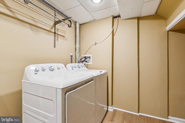 Building Photo - 7714 Arlen St