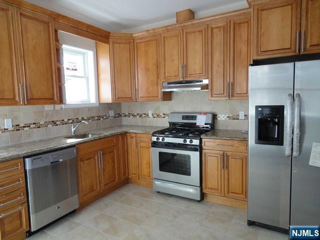 Primary Photo - 1576 Anderson Ave