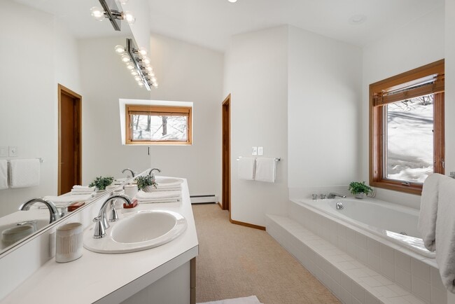 Building Photo - 126 Edgewood Ln