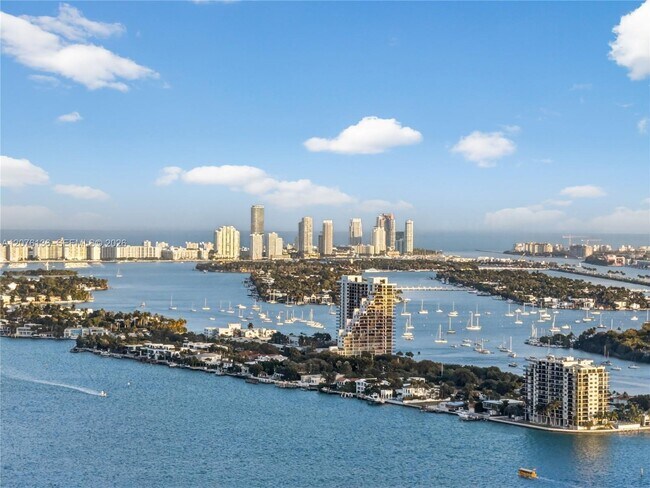 Building Photo - 2020 N Bayshore Dr