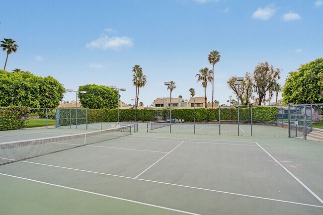 Building Photo - AVAILABLE NOW!! 2 Bedroom 3 Bathroom condo in Palm Springs!