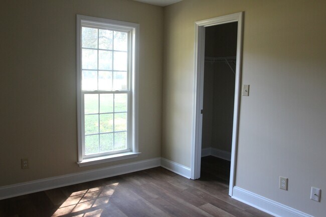 Building Photo - 104 Aubry Ct