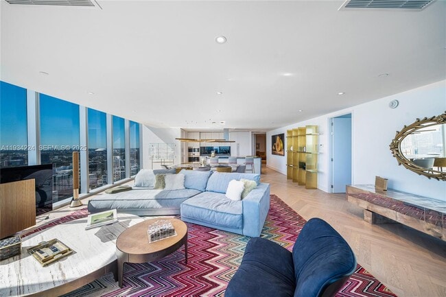 Building Photo - 700 NE 26th Terrace