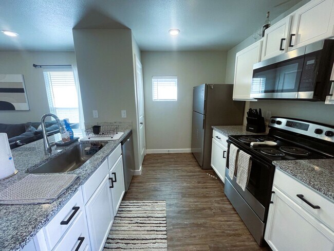 Building Photo - Stunning Two Bedroom Home In Bell Farms!