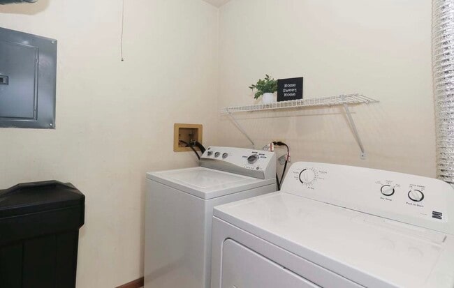 Building Photo - 437 Village Creek Dr