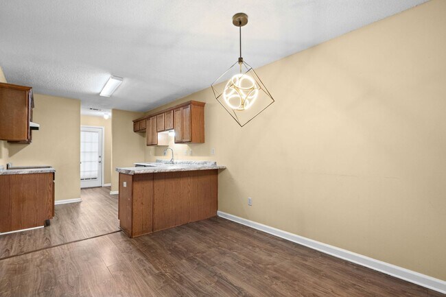 Building Photo - 7782 Shadowland Dr
