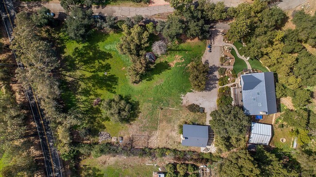 Building Photo - Ojai hideaway!