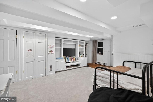 Building Photo - 9302 W Parkhill Dr