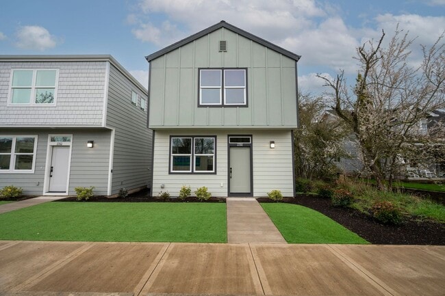 Building Photo - Move In Special Up to 3 Months Free - Newb...