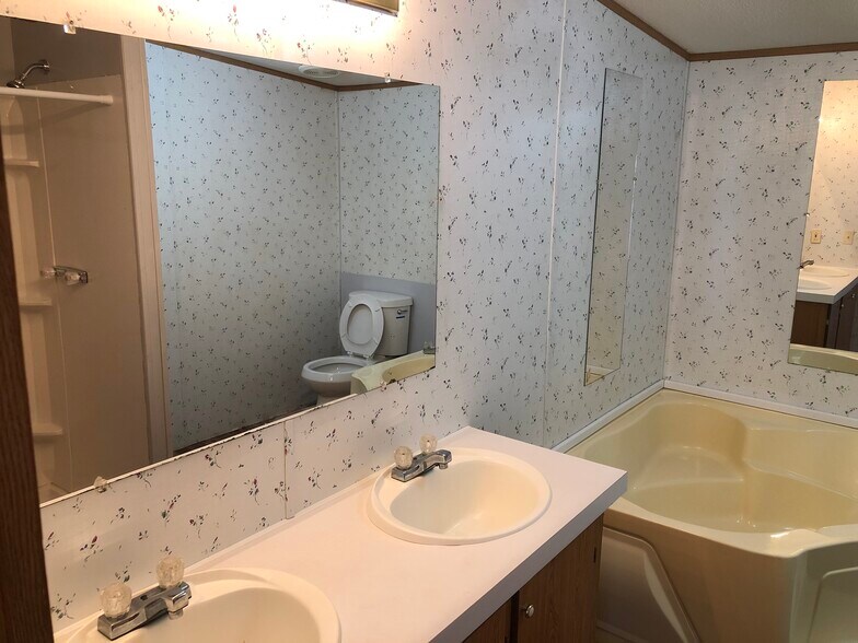 Building Photo - 18449 SE 52nd Pl