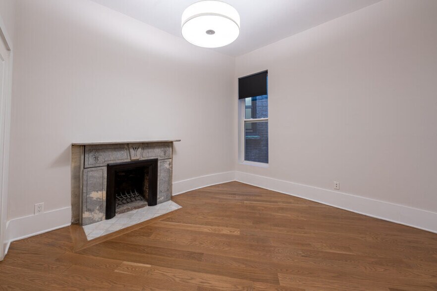 Building Photo - 2246 N Clark St