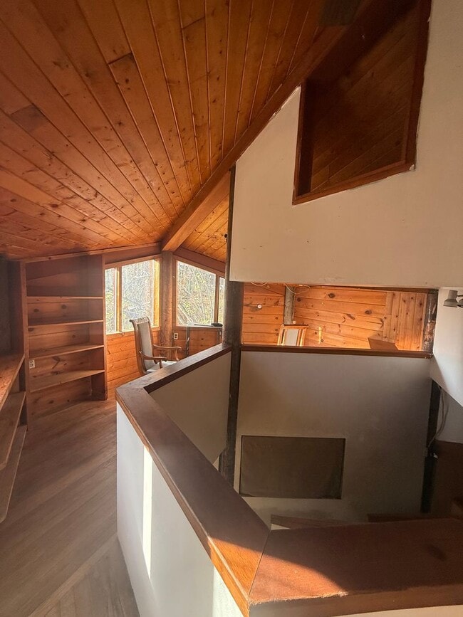 Primary Photo - Cozy 2 Bedroom, 1 Bath, With a great Locat...