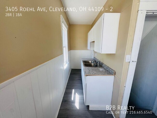 Building Photo - 3405 Roehl Ave