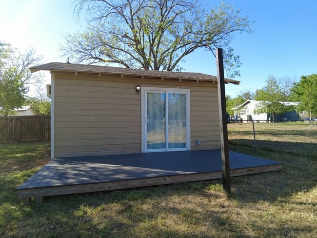 Building Photo - 723 Quinlan St