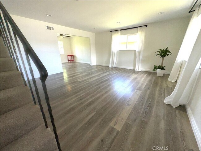Building Photo - 6911 Laurelhurst Dr