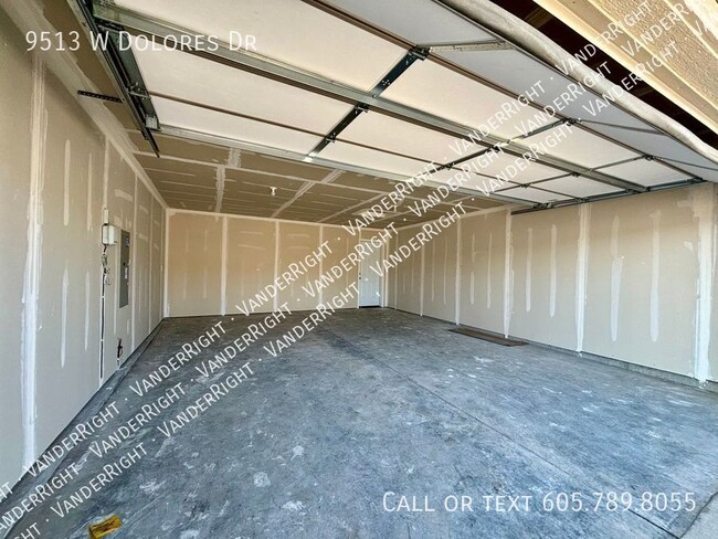 Building Photo - 9513 W Dolores Dr