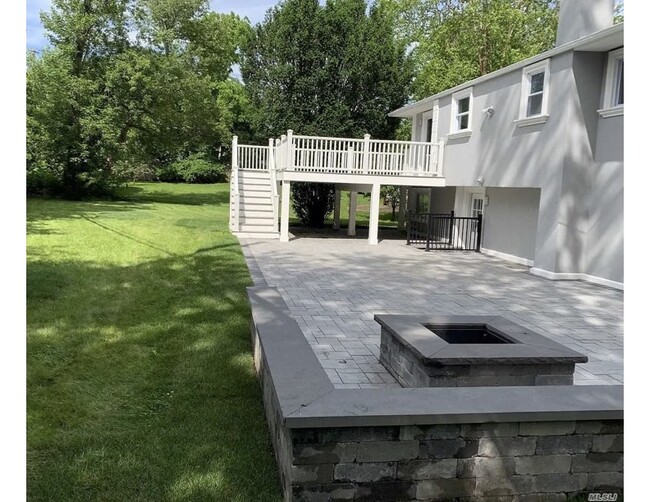 Fire pit and patio - 30 Schoharie Ct