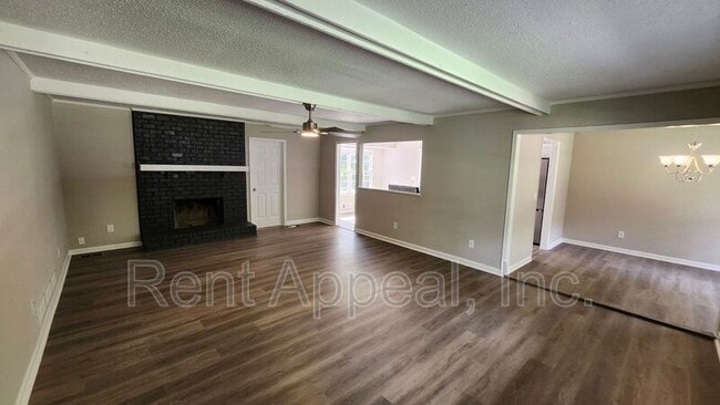 Building Photo - 1007 Strawberry Ln