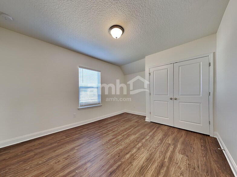 Building Photo - 917 Sunny Stroll Dr