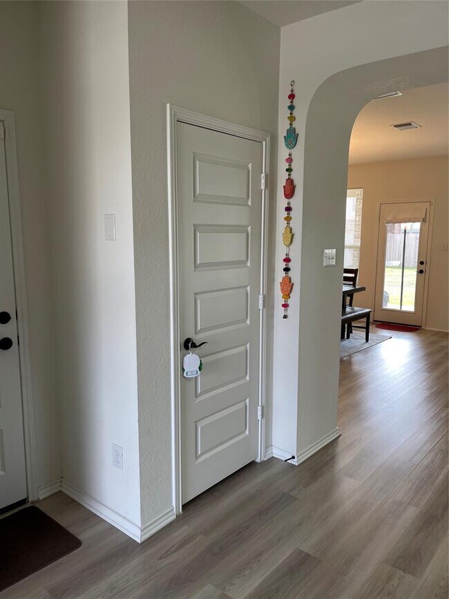 Building Photo - 1537 Sonny Dr