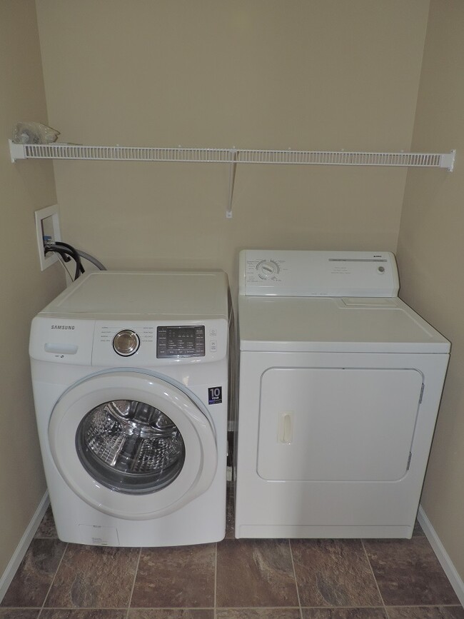 Building Photo - $1,950 | 3 Bedroom, 2.5 Bathroom Town Home | Pet Friendly* | Available for August 1st, 2026 Move In!