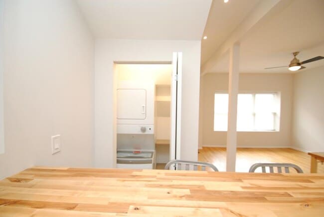 Building Photo - 2 bedroom in Chicago IL 60612