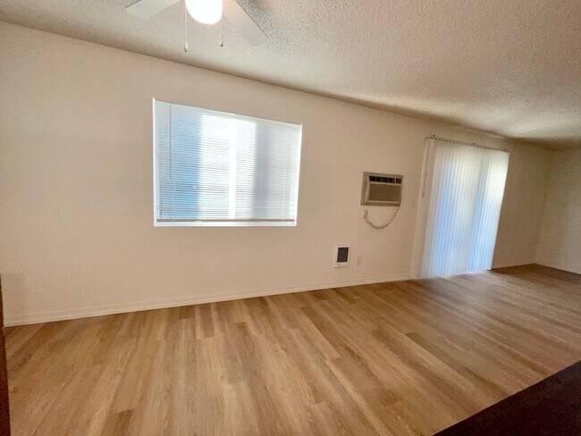 Building Photo - RENOVATED 2BD/1BA MILLWOOD APARTMENT | A/C | COVERED PARKING | PET FRIENDLY | AVAIL APRIL 15, 2026