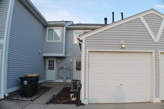 Building Photo - 422 Meadow Green Ln