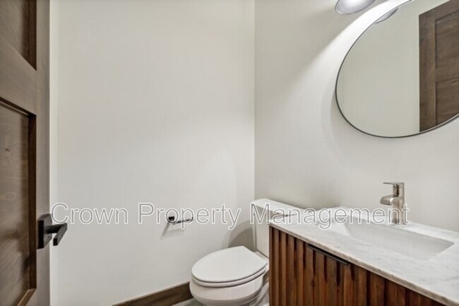 Building Photo - 317 Akers Ln