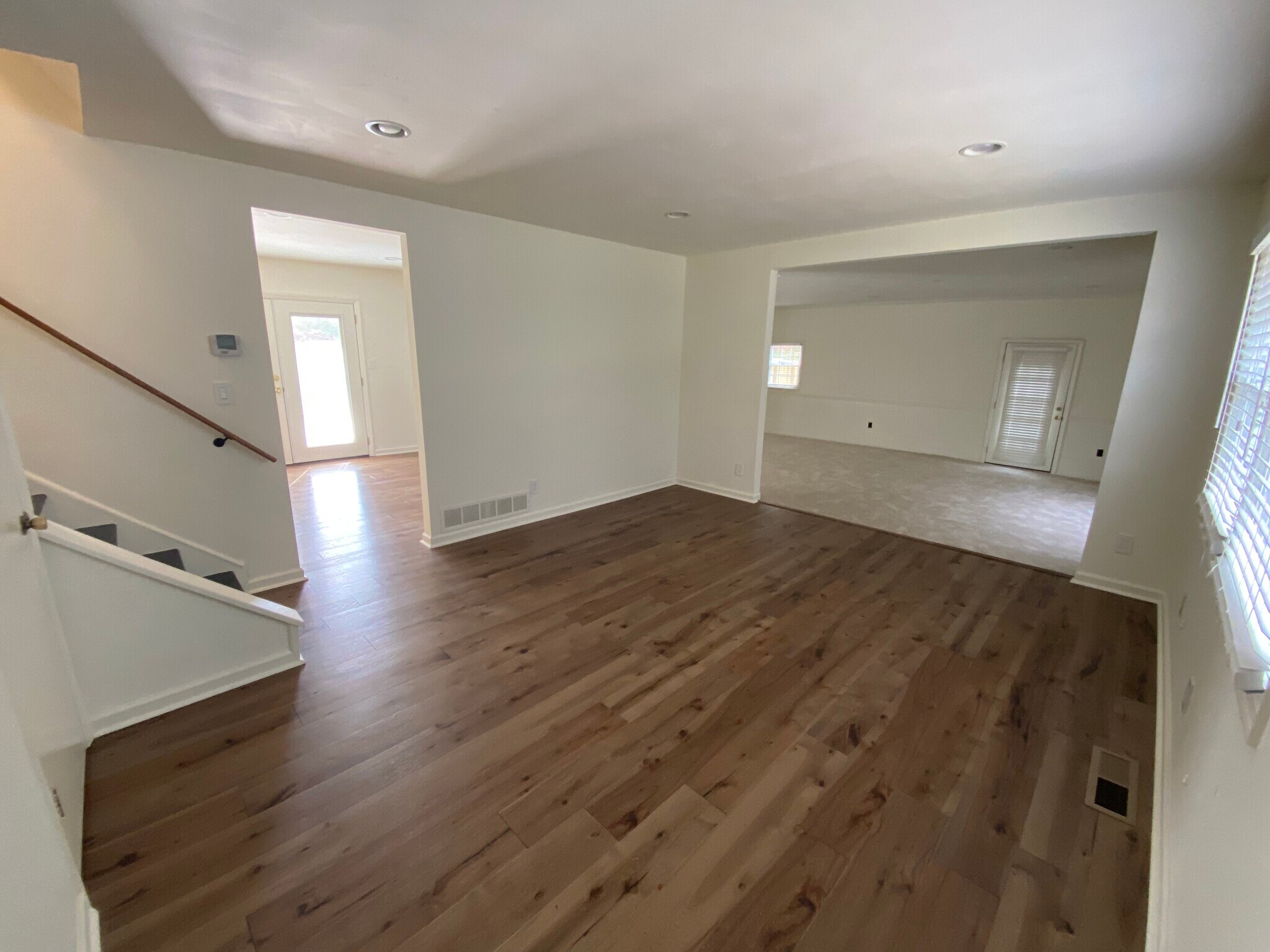 Large open foyer, dining room or office - 114 Woodglen Dr