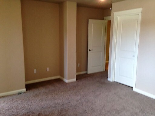 Building Photo - Beautiful Townhome in Northeast Bend! 2095...