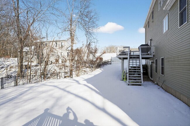 Building Photo - Spacious 4BR House in Millbury