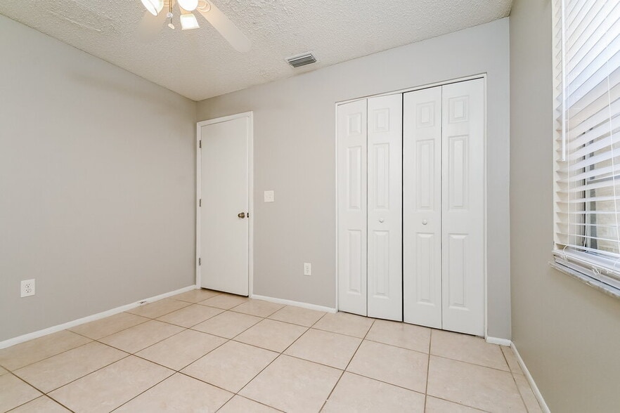 Building Photo - 13656 Laraway Dr