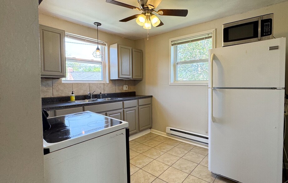 Building Photo - 321 S Walnut St