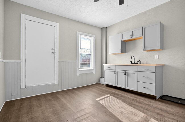 Building Photo - 3356 W 44th St