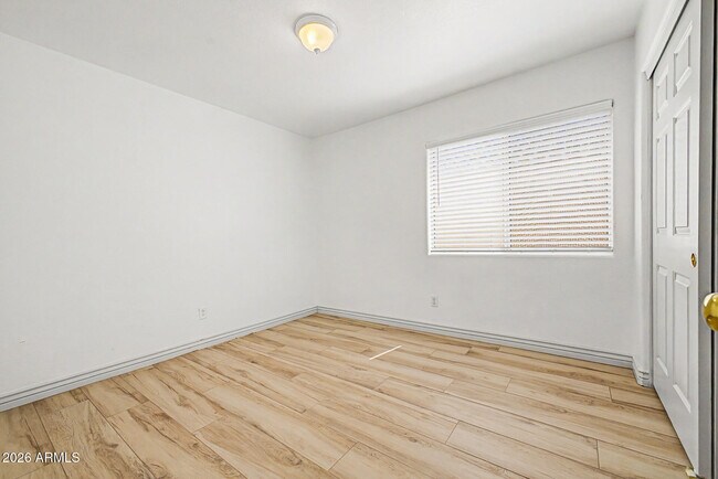 Building Photo - 3905 E Rockwood Dr
