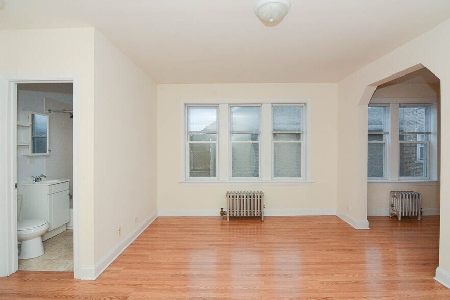 Building Photo - 2600 N Kimball Ave