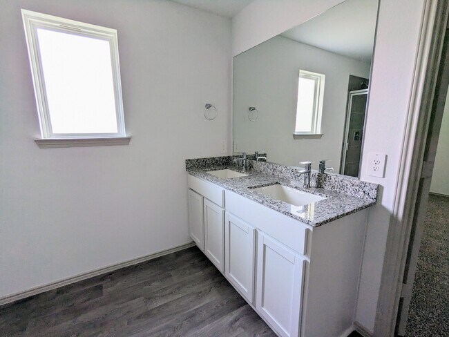 Building Photo - 7102 Sunset Crk Dr