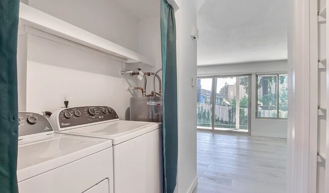 Building Photo - Fully Renovated AUBURN condo