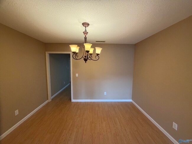 Building Photo - 1524 Forestview Dr SW