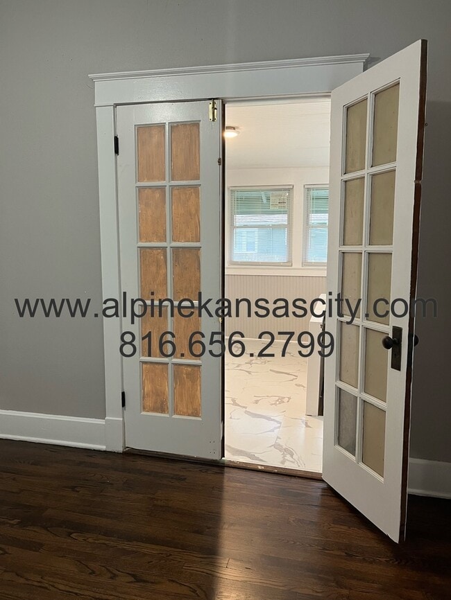 Building Photo - Updated Bungalow in Center District! Section 8 OK.