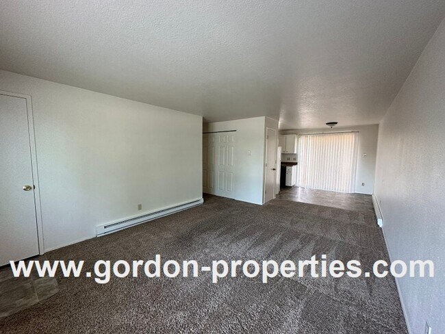 Building Photo - 4512 NE Lombard St