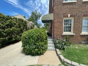 Building Photo - 3029 1/2 NW 12th St