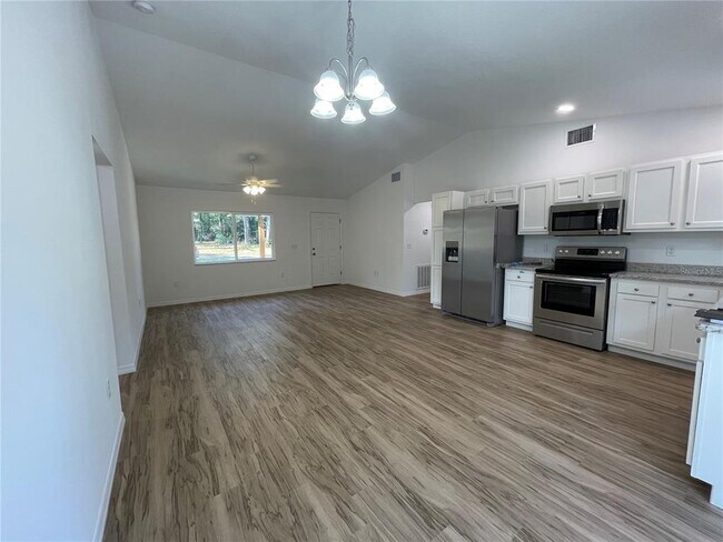 Building Photo - 914 Maple Ave